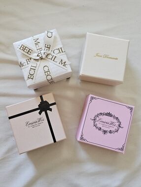 Gyaru Brand Accessory Box Set White And Pink